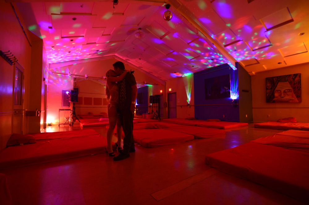 Danzhaus Bronze Party