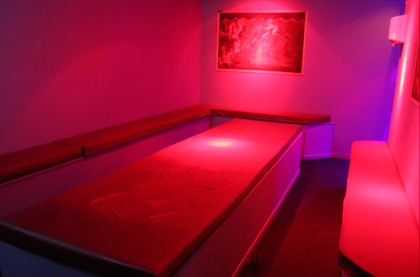 Eclipse Paris wet spa playroom