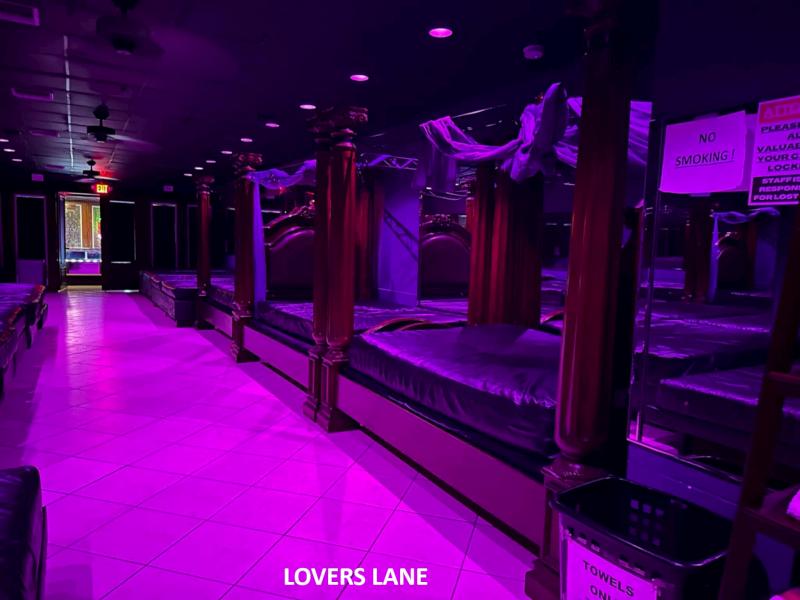 Eyz Wide Shut bar playroom