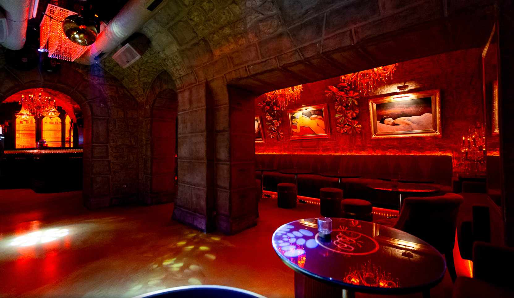 Paris Taken Club lounge