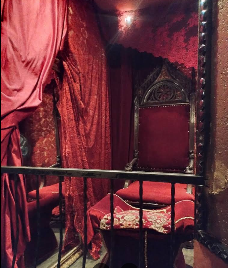 Theater ChoChotte Paris burlesque show private dance room